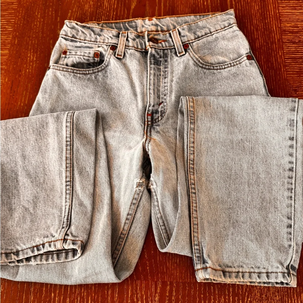 Vintage Levi's women’s Relaxed Fit, Tapered Leg Jeans 28x32 - Picture 2 of 4
